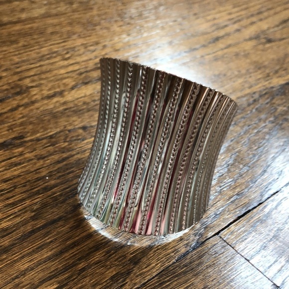 Medium Silver Vertical Stripe Edge Cuff Bracrlet - Picture 2 of 5